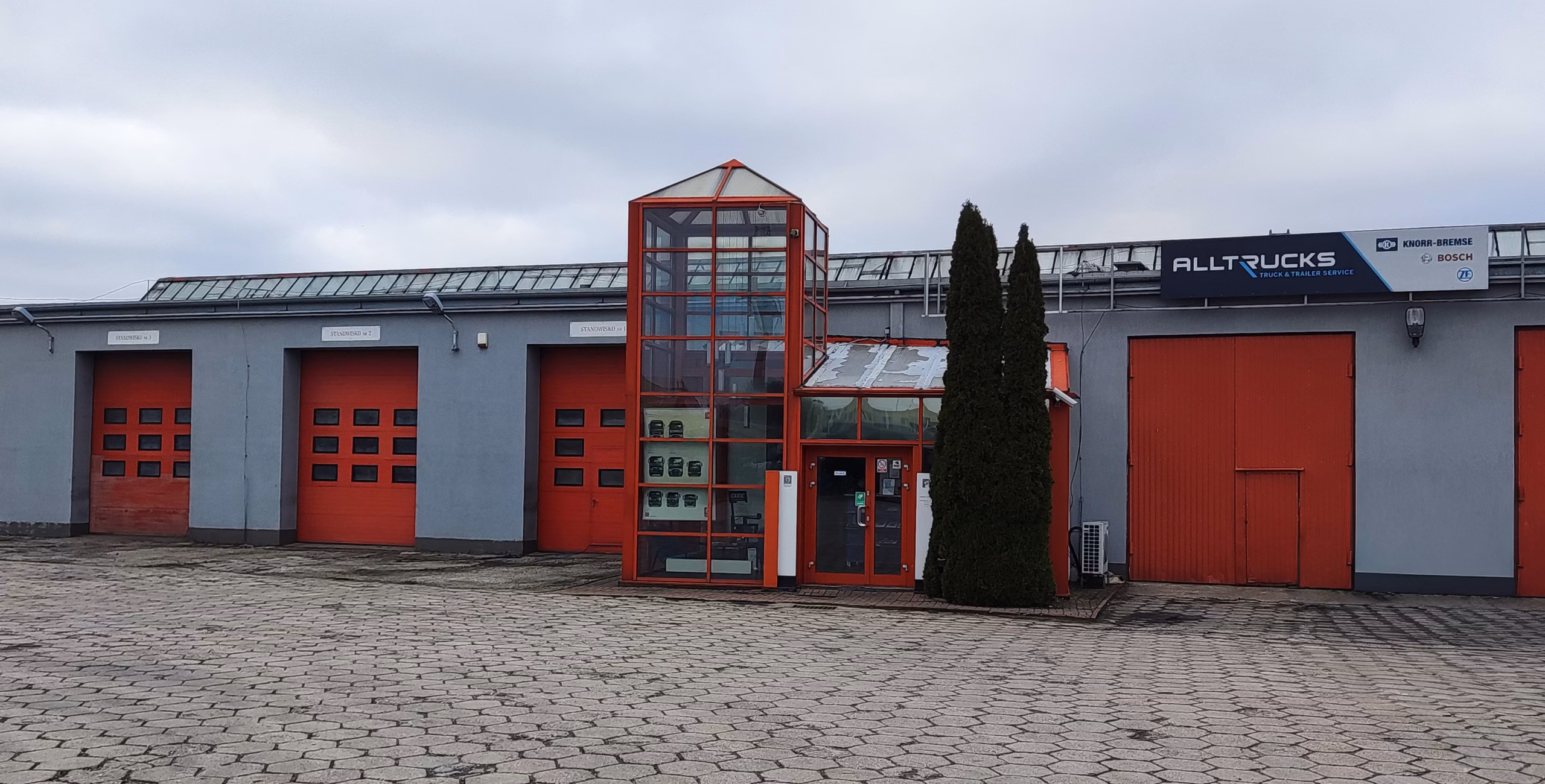 WIMEX-Werkstatt in Białystok: Lkw-Servicebetrieb mit großzügiger Hallenfront — gegründet 1992, heute geführt von Łukasz Wiszowaty.